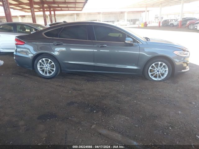 3FA6P0MU9KR262532 Ford Fusion Hybrid Sel