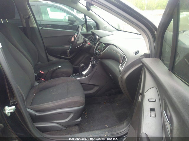 Chevrolet TRAX LS 2018 3GNCJKSB2JL185572 Image 5