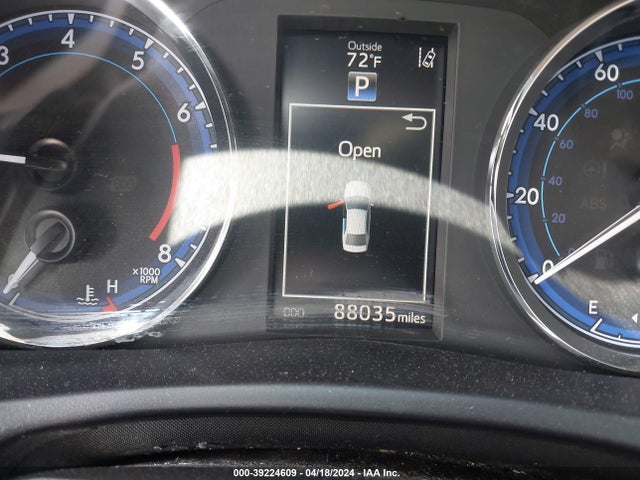 Toyota COROLLA SE 2018 5YFBURHE2JP773190 Image 16
