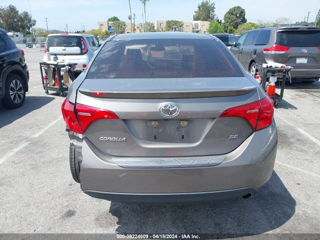 Toyota COROLLA SE 2018 5YFBURHE2JP773190 Image 17