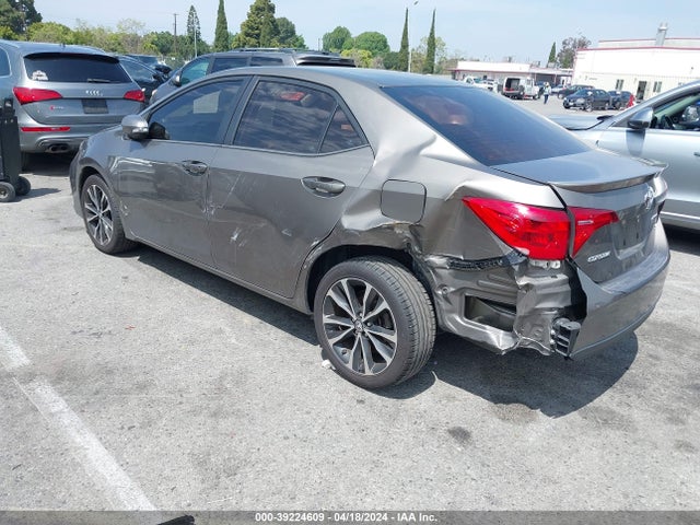 Toyota COROLLA SE 2018 5YFBURHE2JP773190 Image 3