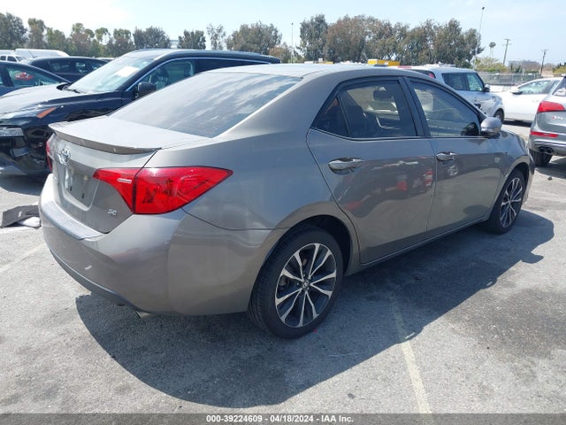 Toyota COROLLA SE 2018 5YFBURHE2JP773190 Image 4