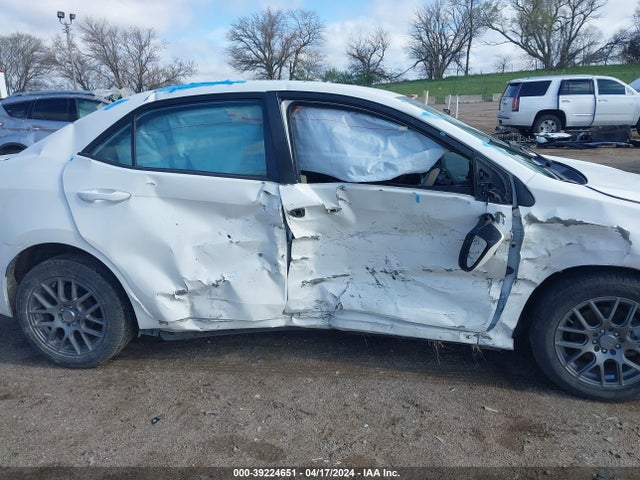 Toyota COROLLA LE 2016 5YFBURHE4GP381952 Image 13