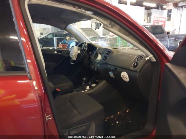 WVGBV7AX9FW070273 Volkswagen TIGUAN S