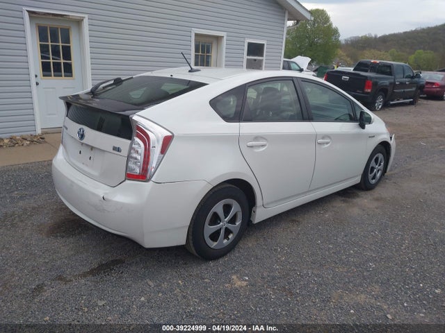 Toyota Prius Three 2014 JTDKN3DU2E1778763 Image 4