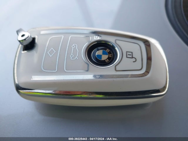 BMW 320i 2016 WBA8E1G51GNT34205 Image 11