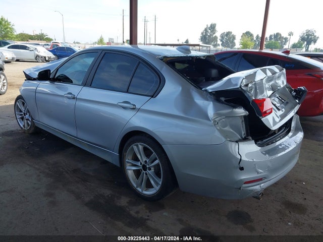 BMW 320i 2016 WBA8E1G51GNT34205 Image 3