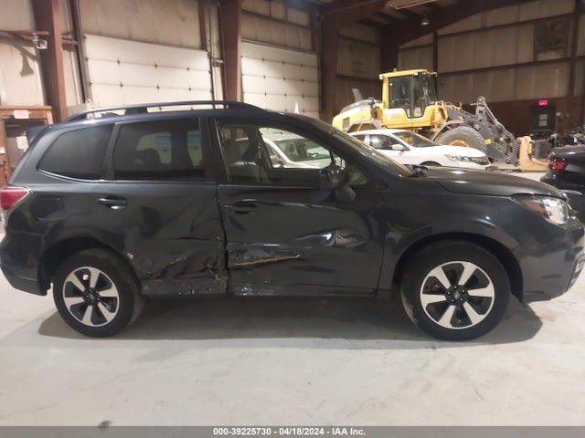Subaru Forester 2.5i Premium 2018 JF2SJAGC0JH555000 Image 13
