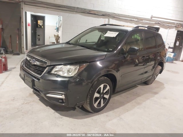 Subaru Forester 2.5i Premium 2018 JF2SJAGC0JH555000 Image 2