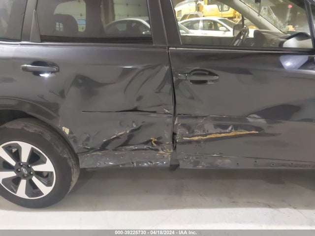 Subaru Forester 2.5i Premium 2018 JF2SJAGC0JH555000 Image 6