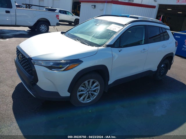 Toyota Corolla Cross Le 2022 7MUCAAAG6NV001515 Image 2