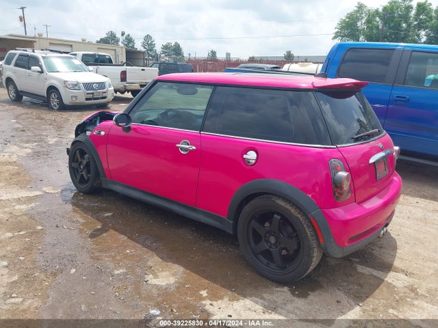 2005 MINI COOPER S WMWRE33565TG97438 Photo 2