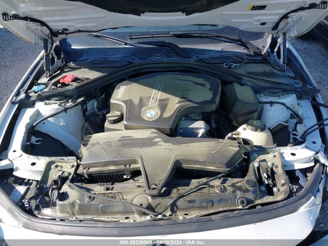 WBA8A3C58JA492438 BMW 320i Xdrive