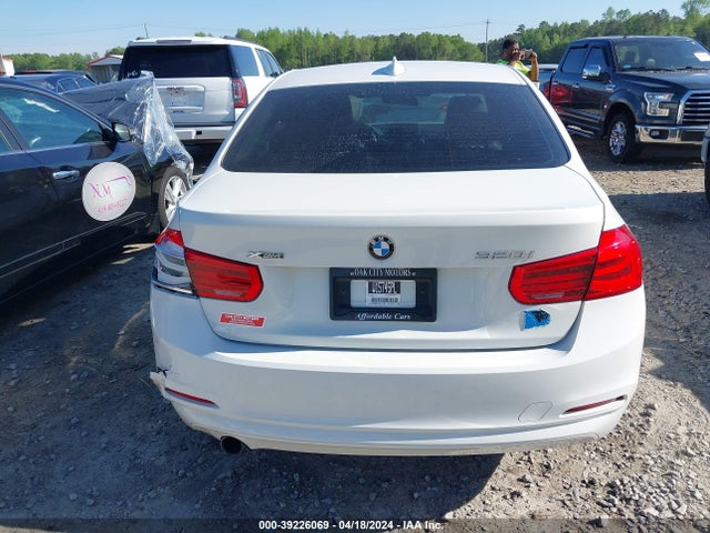 WBA8A3C58JA492438 BMW 320i Xdrive