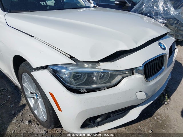WBA8A3C58JA492438 BMW 320i Xdrive