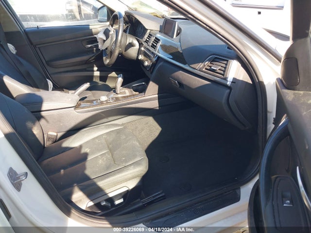 WBA8A3C58JA492438 BMW 320i Xdrive