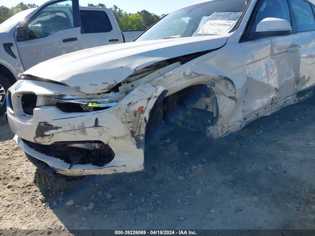 WBA8A3C58JA492438 BMW 320i Xdrive