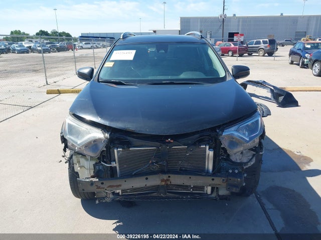 Toyota RAV4 LE 2018 2T3ZFREV5JW433003 Image 13