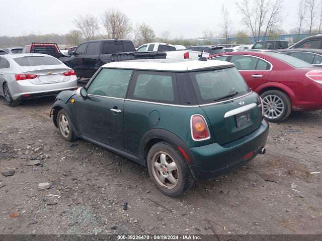 2009 MINI COOPER WMWMF33569TW72498 Photo 2