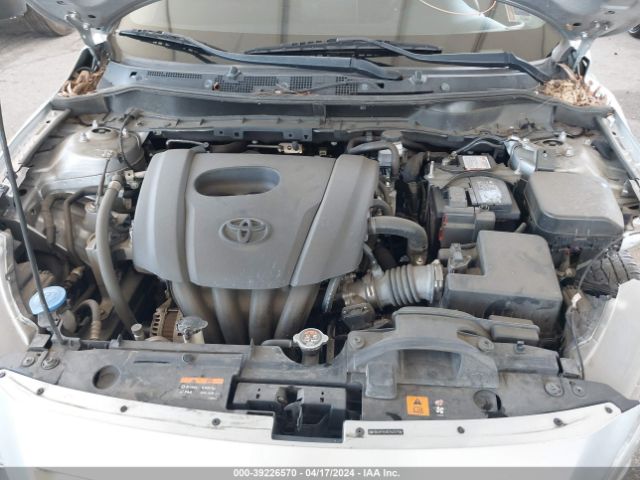 3MYDLBYV2KY522756 Toyota YARIS LE
