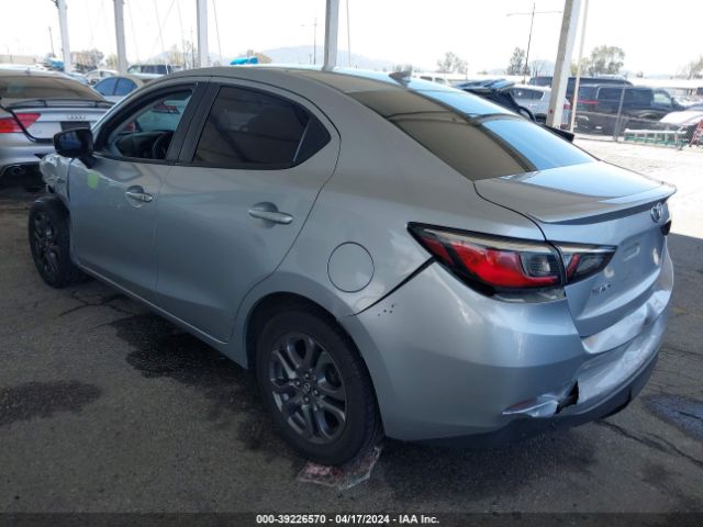 3MYDLBYV2KY522756 Toyota YARIS LE