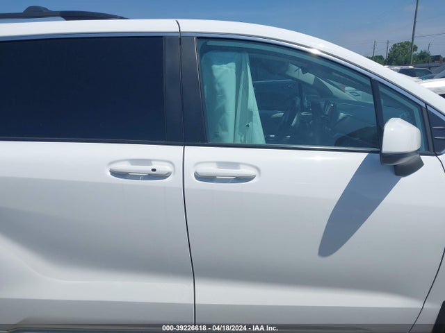 Toyota SIENNA LE 2023 5TDKRKEC2PS145206 Image 13