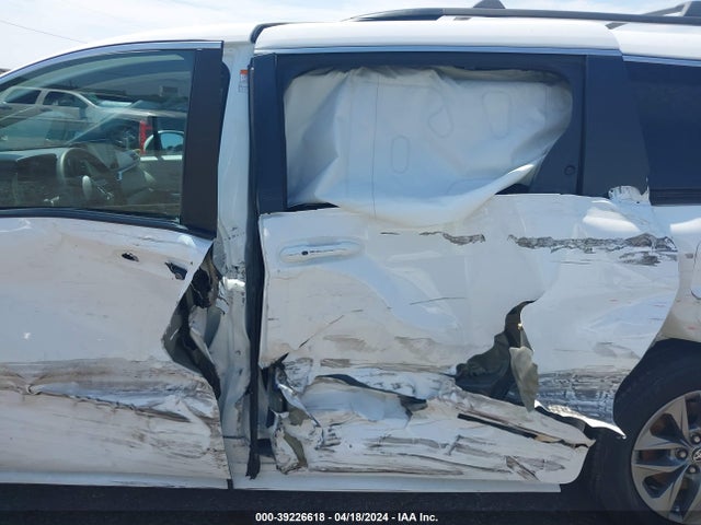 Toyota SIENNA LE 2023 5TDKRKEC2PS145206 Image 14
