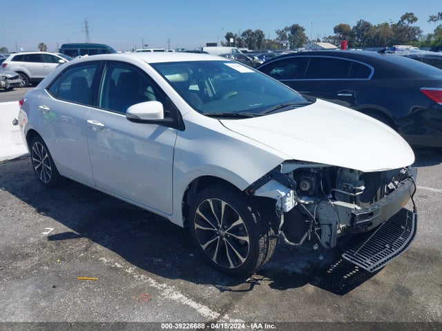 Toyota COROLLA SE 2018 5YFBURHE9JP853411 Image 1