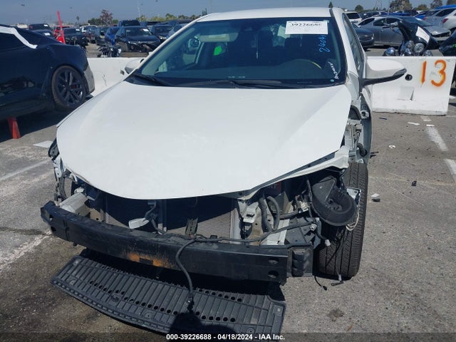 Toyota COROLLA SE 2018 5YFBURHE9JP853411 Image 12