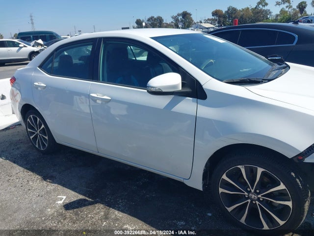 Toyota COROLLA SE 2018 5YFBURHE9JP853411 Image 13
