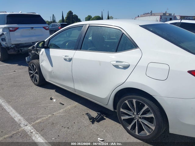 Toyota COROLLA SE 2018 5YFBURHE9JP853411 Image 14
