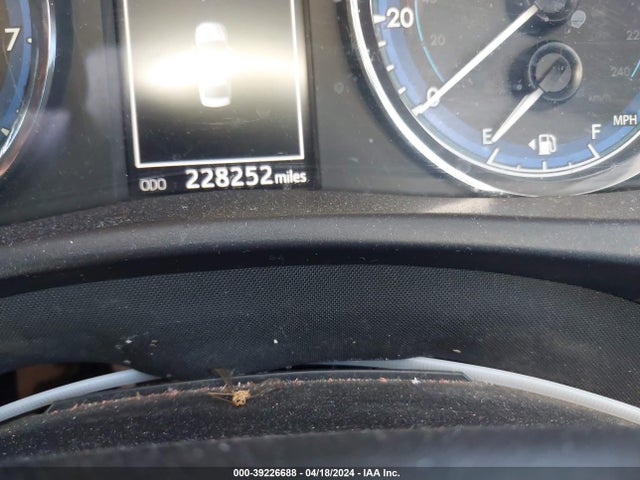Toyota COROLLA SE 2018 5YFBURHE9JP853411 Image 15