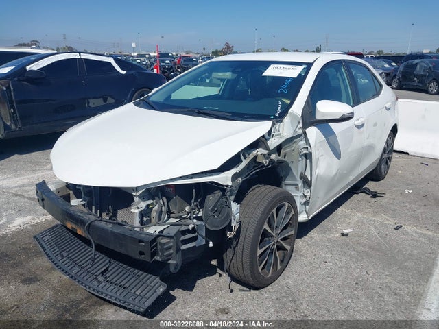 Toyota COROLLA SE 2018 5YFBURHE9JP853411 Image 2