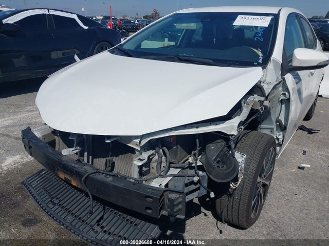 Toyota COROLLA SE 2018 5YFBURHE9JP853411 Image 6