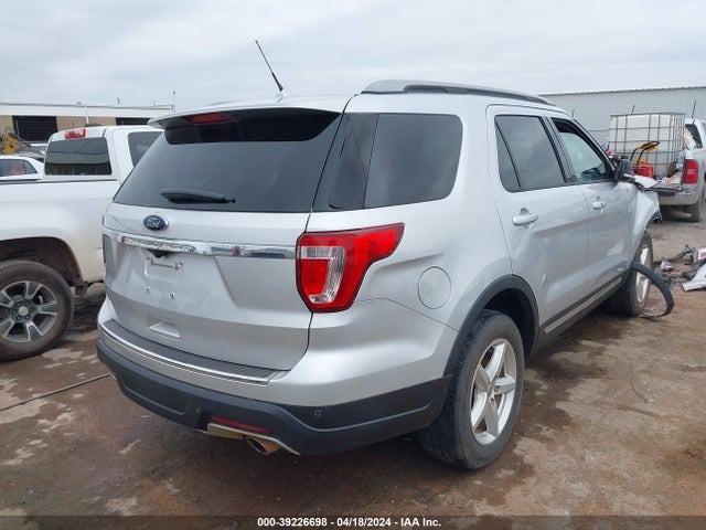 Ford EXPLORER XLT 2018 1FM5K7D83JGB30500 Image 4