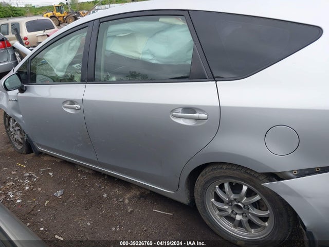Toyota Prius V Three 2015 JTDZN3EU7FJ039161 Image 14