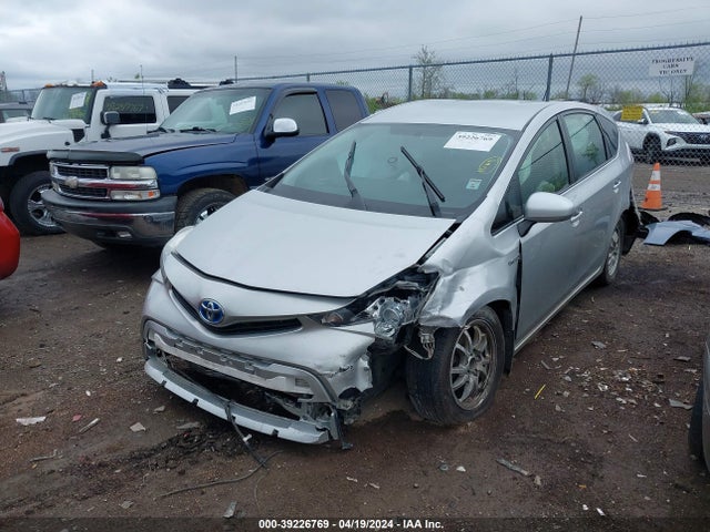 Toyota Prius V Three 2015 JTDZN3EU7FJ039161 Image 2
