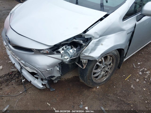 Toyota Prius V Three 2015 JTDZN3EU7FJ039161 Image 6