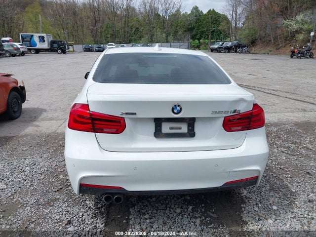 BMW 328i Xdrive 2016 WBA8E3G5XGNU02206 Image 16