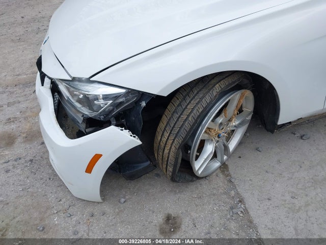 BMW 328i Xdrive 2016 WBA8E3G5XGNU02206 Image 18
