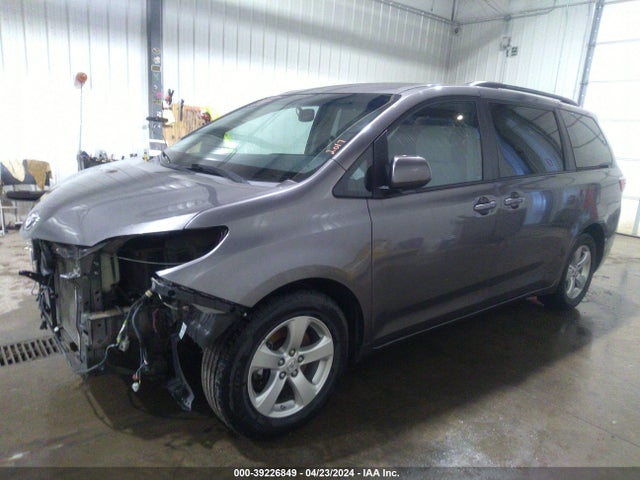 Toyota Sienna Le 8 Passenger 2017 5TDKZ3DC5HS831085 Image 2