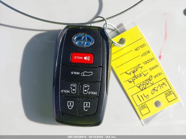 Toyota SIENNA XLE 2022 5TDJRKEC4NS134751 Image 11