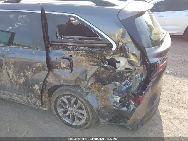 Toyota SIENNA XLE 2022 5TDJRKEC4NS134751 Image 12