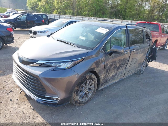 Toyota SIENNA XLE 2022 5TDJRKEC4NS134751 Image 2