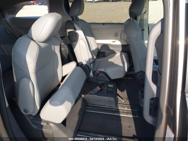 Toyota SIENNA XLE 2022 5TDJRKEC4NS134751 Image 8