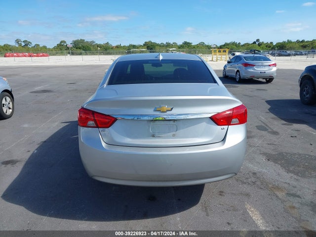 Chevrolet IMPALA 1LT 2018 2G1105S39J9163822 Image 16
