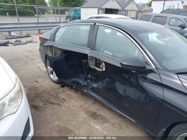 1HGCV1F94JA121895 Honda Accord Touring