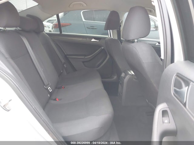 3VW2K7AJXFM249640 Volkswagen Jetta 2.0l S