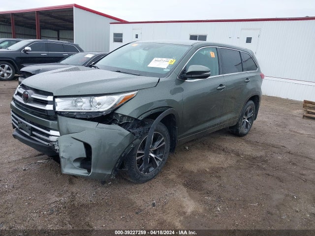 Toyota Highlander Le Plus 2018 5TDBZRFH1JS485666 Image 2