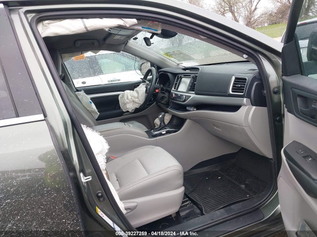 Toyota Highlander Le Plus 2018 5TDBZRFH1JS485666 Image 5